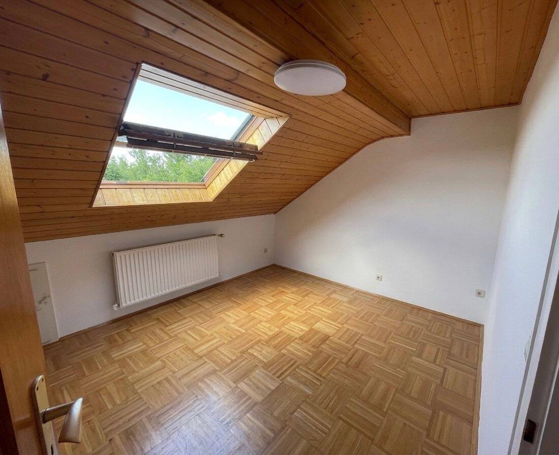 Dachgeschoßwohnung im MFH zu vermieten