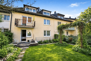 Teilrenoviertes 2-3 Familienhaus mit 2 Balkonen, Terrasse und Garten in bevorzugter Lage