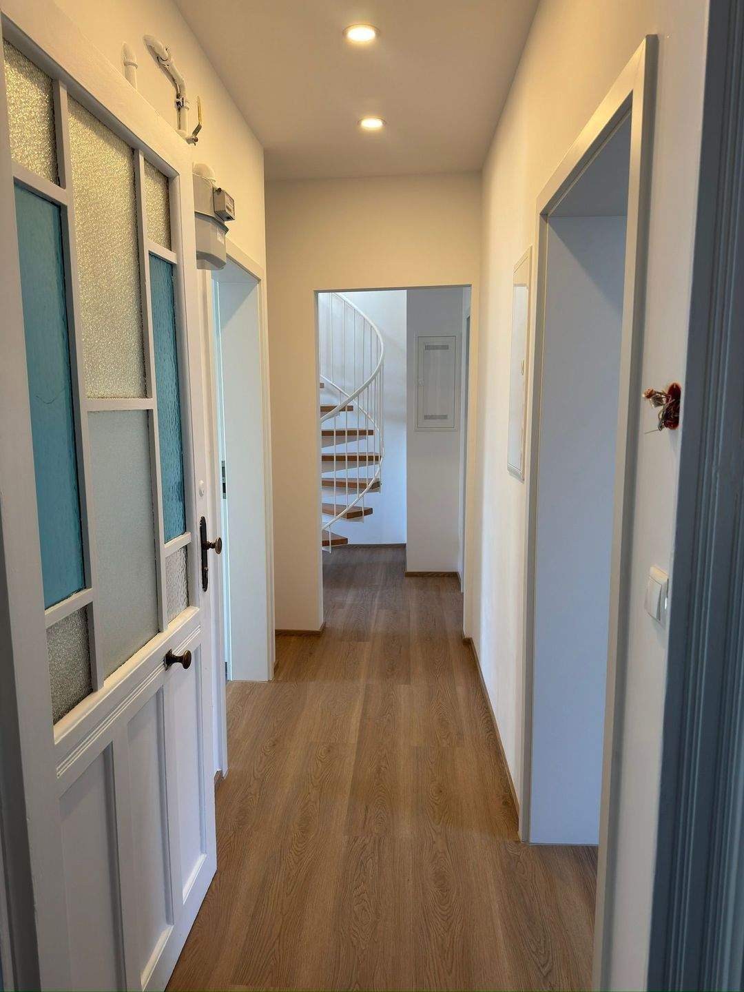 Charmante 3-Zimmer-Maisonettewohnung mit Balkon, Erstbezug nach kompletter Kernsanierung, in absolut ruhiger Bestlage in St. Peter, Nähe Wöhrder See – Nürnberg – Vorschaubild 3