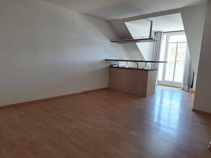 wunderbare Dachgeschosswohnung inkl EBK, Balkon und Lift – Chemnitz – Vorschaubild 3