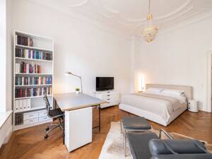 AIGNER - Wohnen mit Geschichte und Stil - exklusiv sanierte Altbauwohnung direkt an der Isar – 80469 München – Vorschaubild 3
