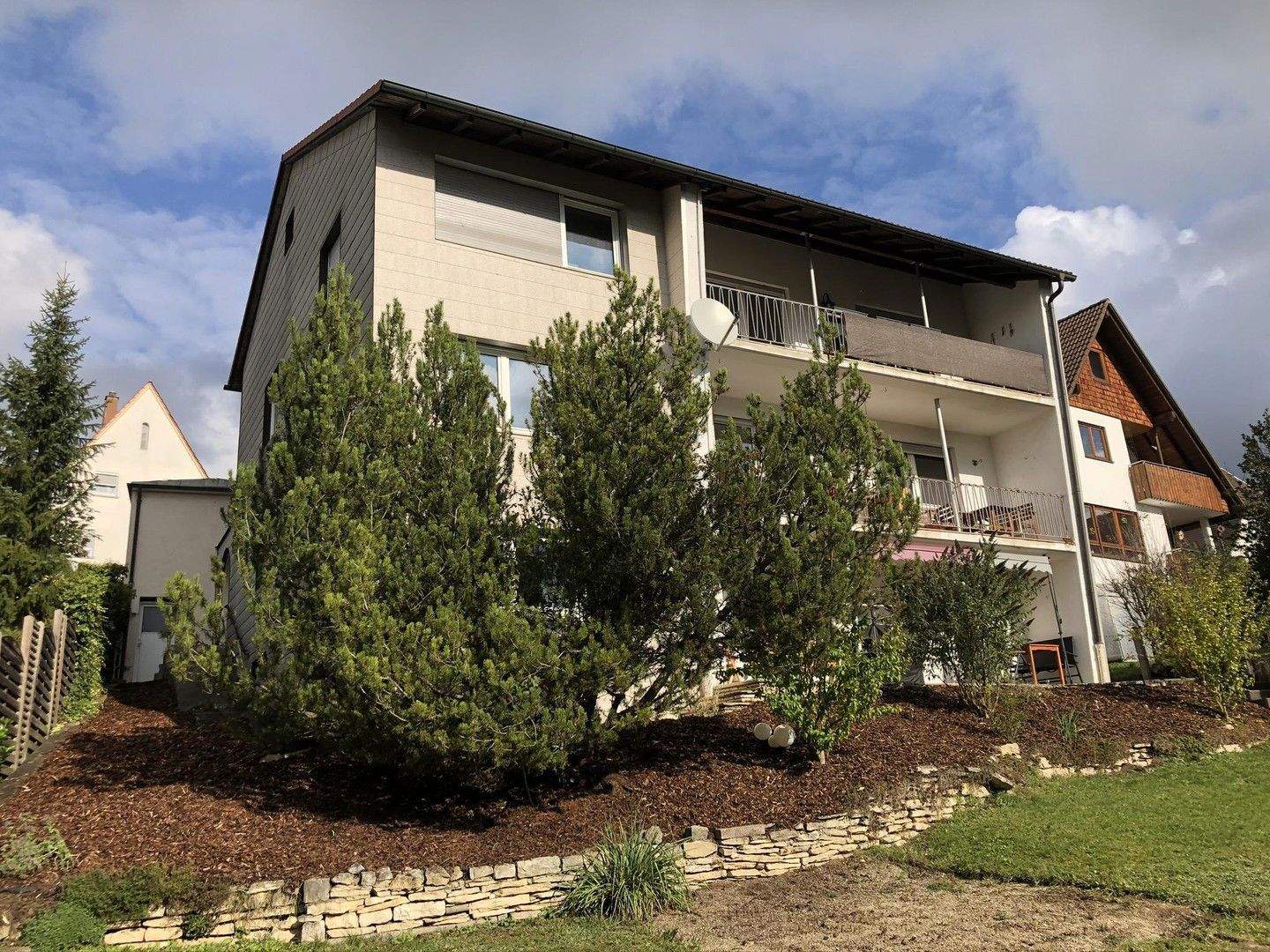 Provisionsfrei: 3-Familienhaus in Toplage von Blaustein-Herrlingen – Blaustein – Bild 1 von 9