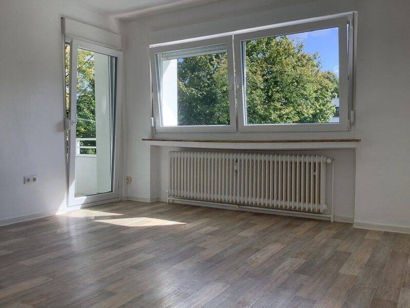 Großzügig geschnittene 3 Zimmer-Wohnung in Schildesche mit Balkon zu vermieten