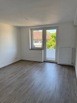 Kernsanierte 2,5-Zimmer-Single-Wohnung mit Balkon (1. OG), in Oberhausen Sterkrade – 46145 Oberhausen – Vorschaubild 4