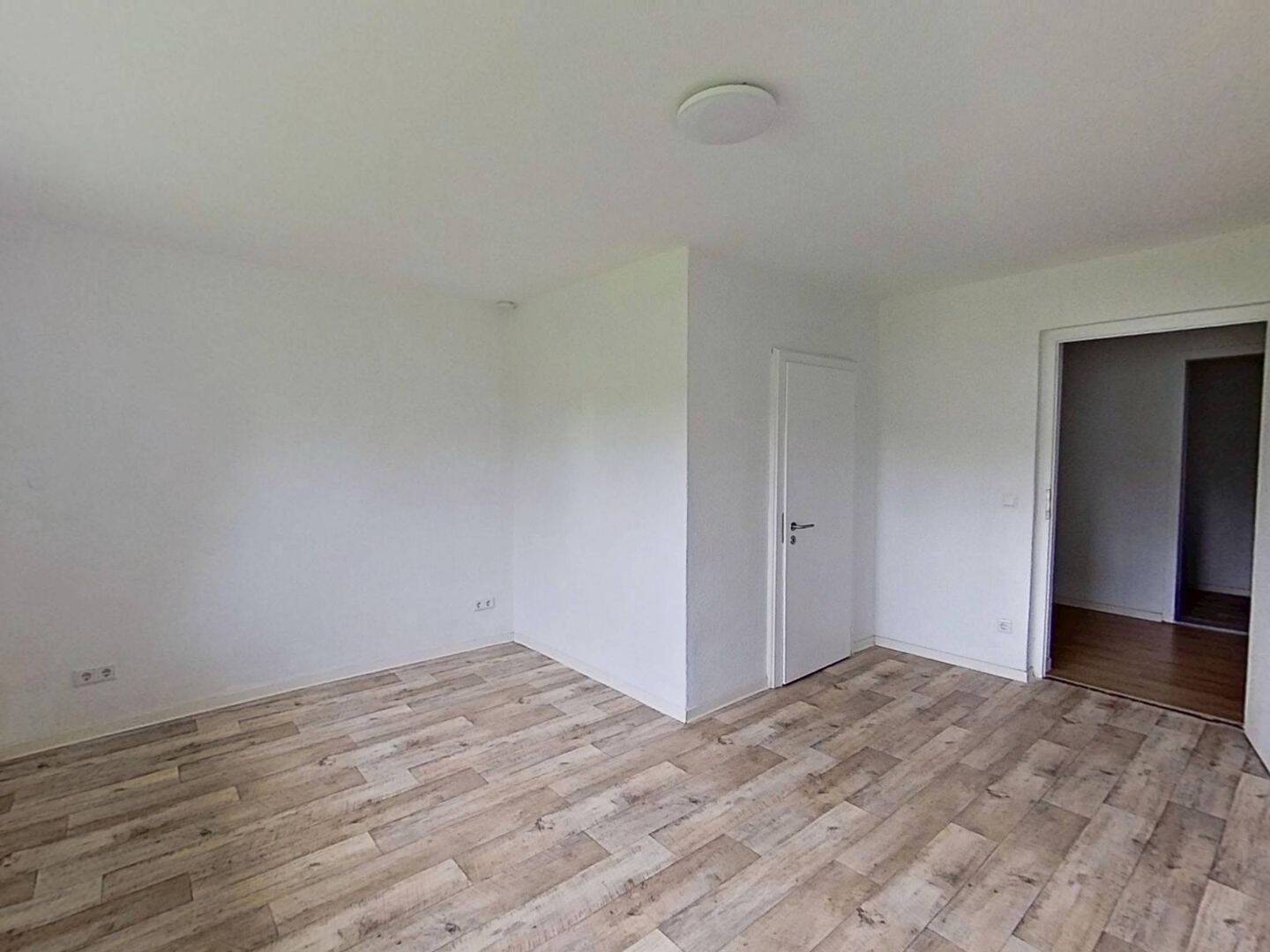 Großzügige, ansprechende 3-Zimmer Wohnung mit EBK, Terrasse und privatem Garten – Krakow am See – Vorschaubild 6