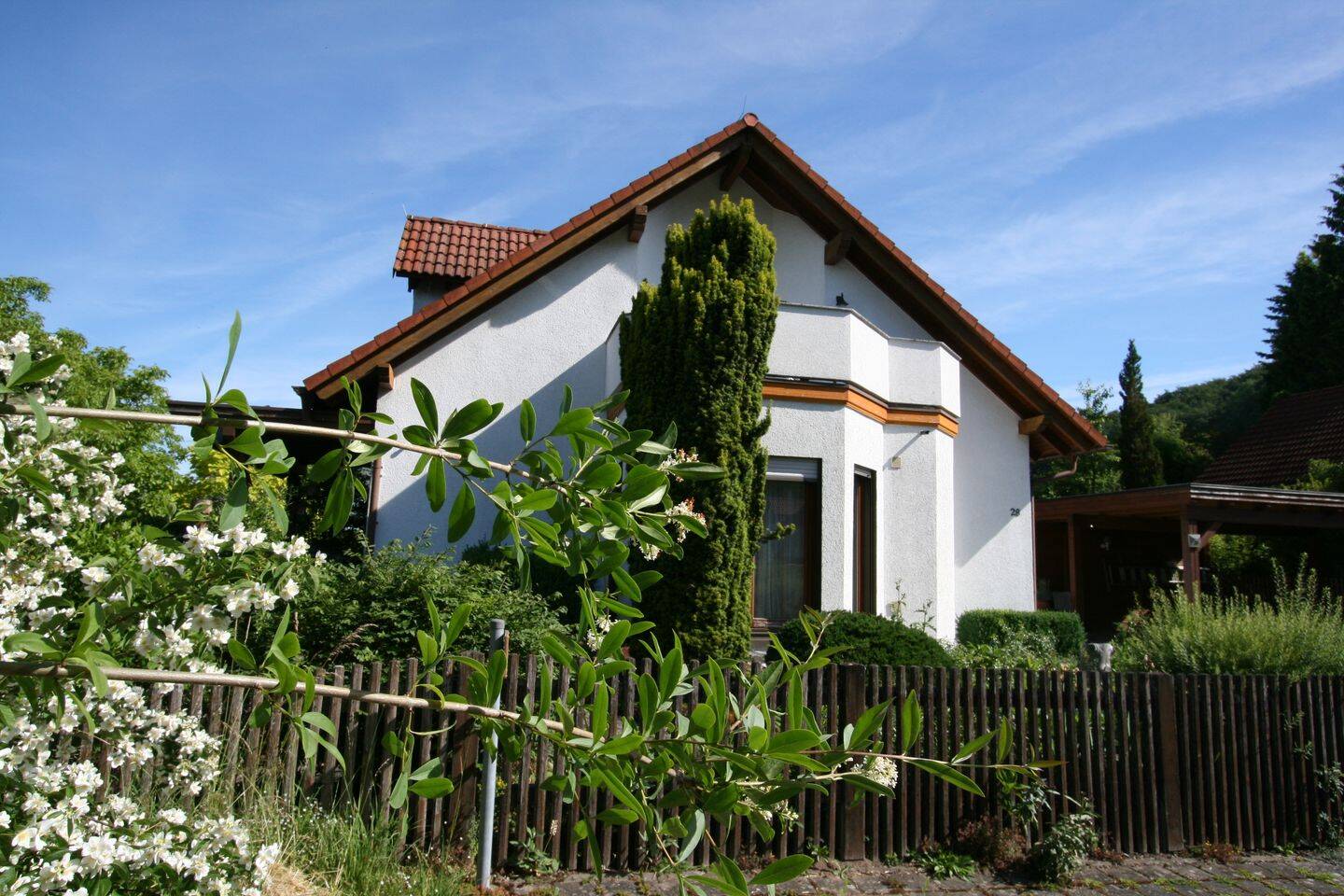 Zweifamilienhaus - Hochwertiges Weberhaus mit Traumgrundstück in bester Lage von Henneberg