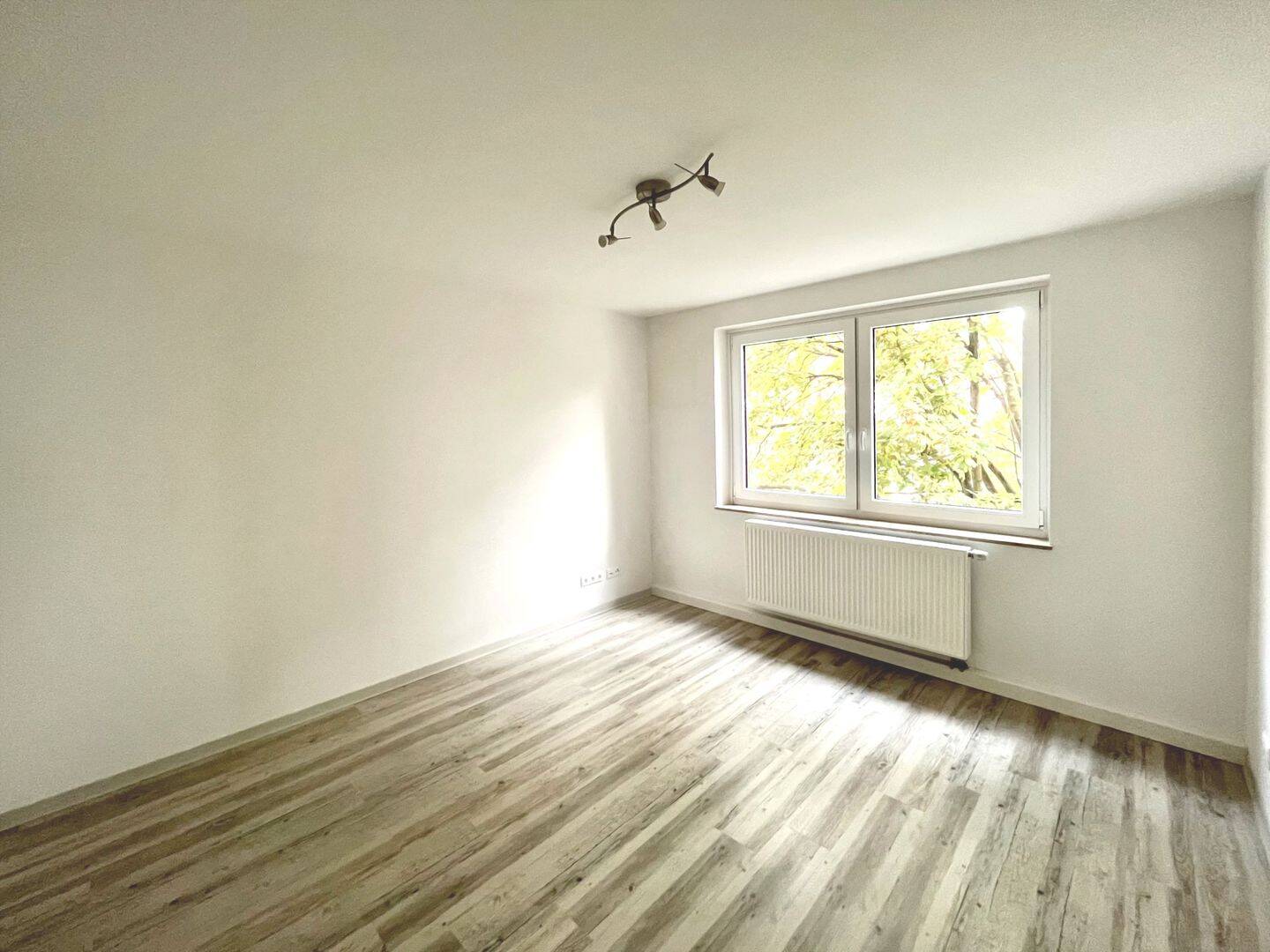 3-Zimmer-Etagenwohnung mit Westbalkon, Stellplatz und Fahrstuhl – Hannover – Vorschaubild 7