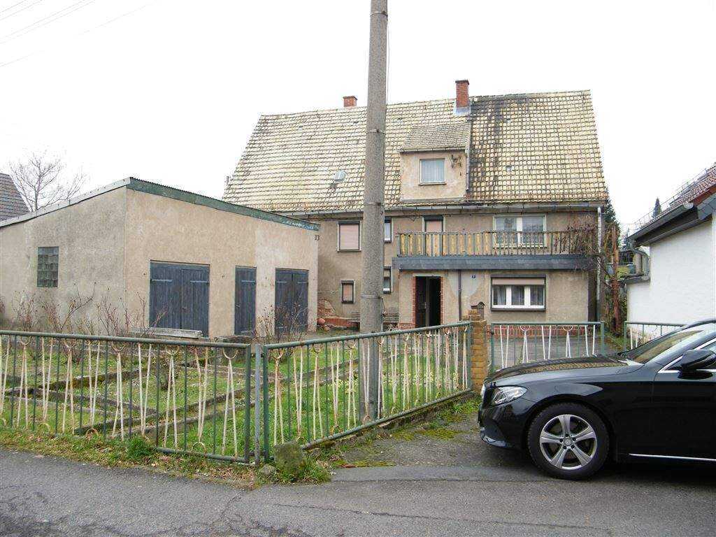 Unsaniertes Zweifamilienhaus in Stadtlage – Mügeln – Bild 1 von 9