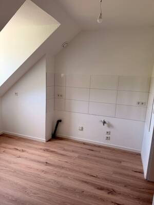 Renovierte Dachgeschoss Wohnung ab sofort verfügbar! – 54294 Trier – Vorschaubild 3