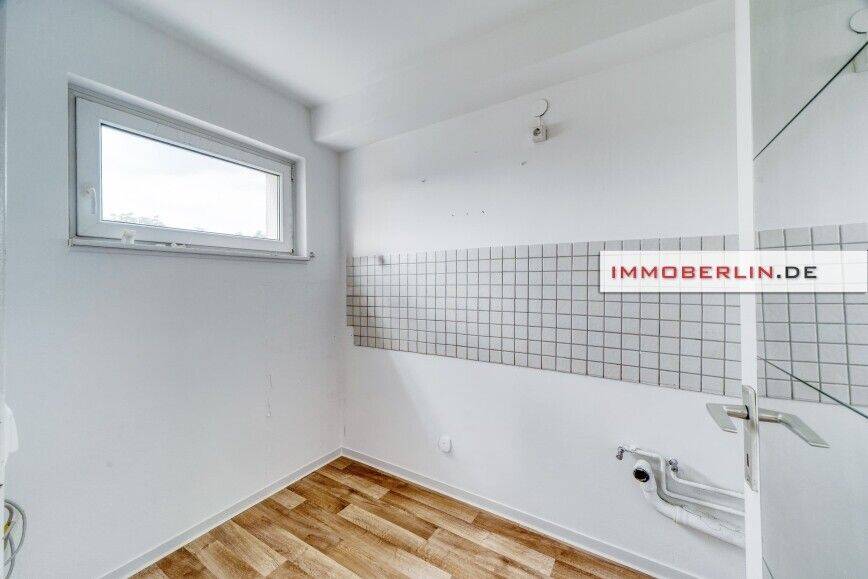 IMMOBERLIN.DE - Gepflegte Wohnung mit Westloggia & Tiefgaragenplatz in Ruhelage – Berlin – Vorschaubild 4