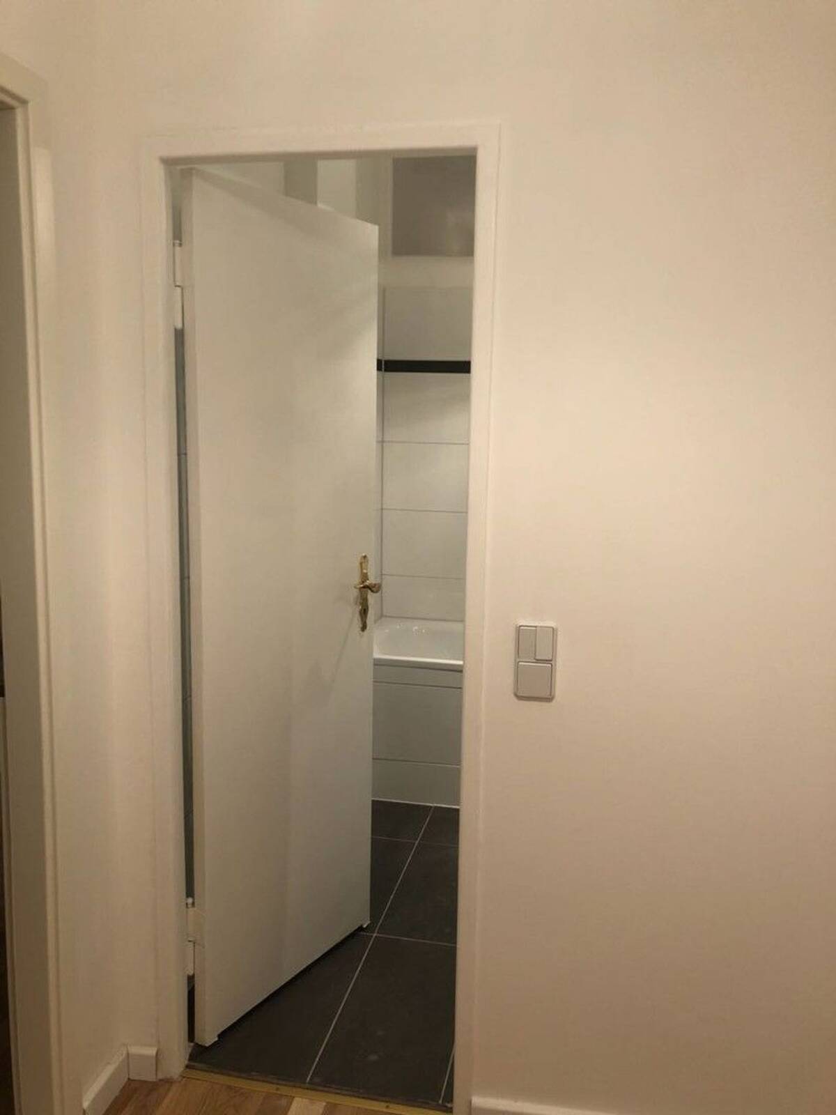 1-Zimmer-Apartment - frisch renoviert mit EBK + Elektrogeräte – 12347 Berlin – Bild 1 von 9