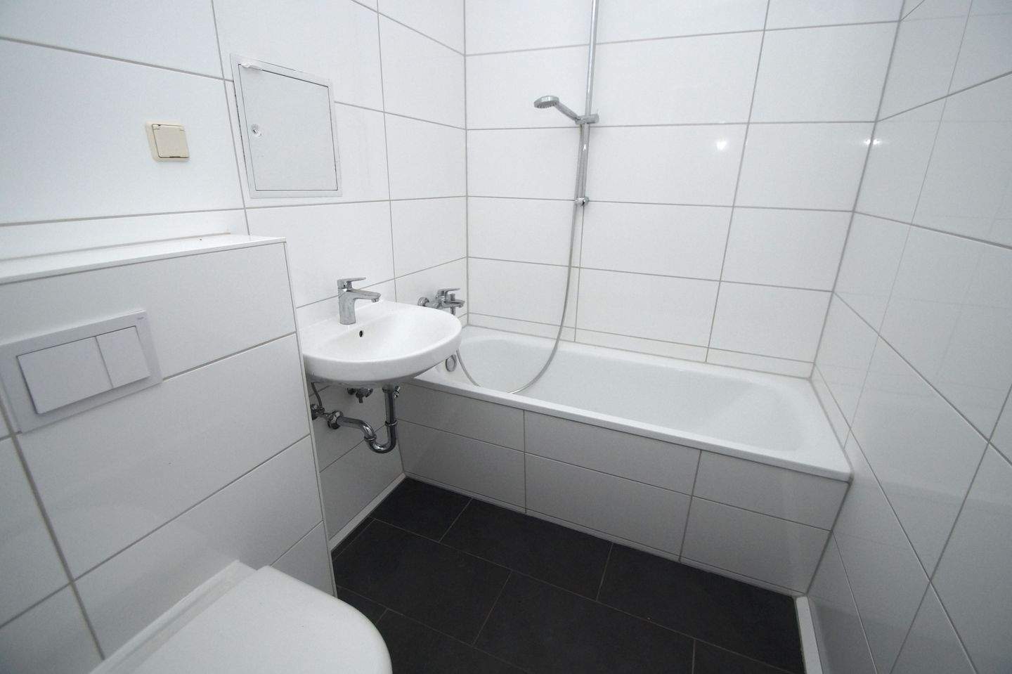 3-Zimmer-Wohnung, Bad mit Badewanne, frisch saniert – Magdeburg – Vorschaubild 6