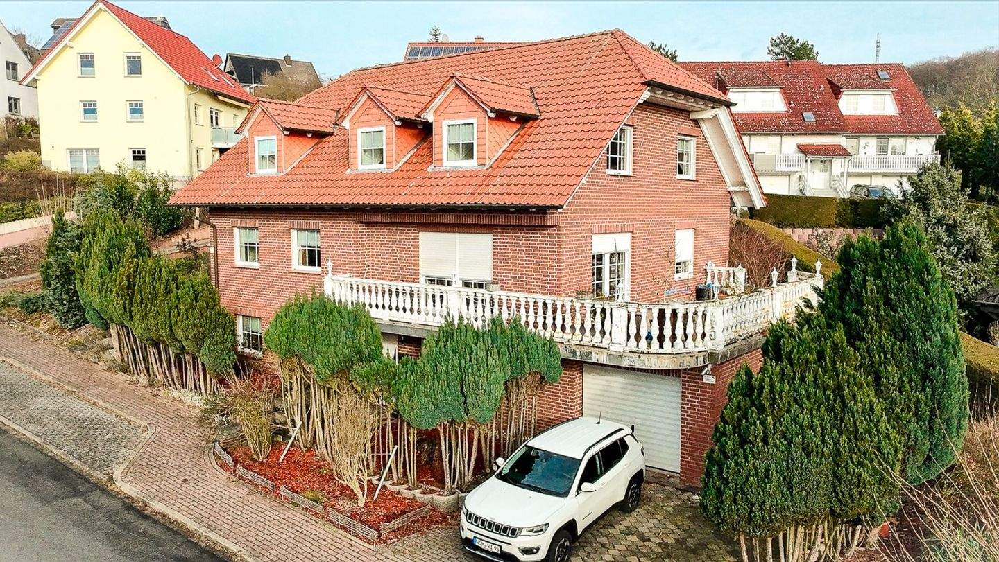 Exklusiver Wohn(t)raum - Komfortables Einfamilienhaus mit Einliegerwohnung in Nörten-Hardenberg (nahe Göttingen) – Nörten-Hardenberg – Bild 1 von 9