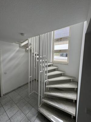 Gepflegtes Reihenhaus mit Einbauküche, Garage und Garten – 40547 Düsseldorf – Vorschaubild 8
