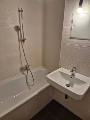 Freie 1Raumwohnung im 4. Obergeschoss mit EBK – 4349 Leipzig – Vorschaubild 5