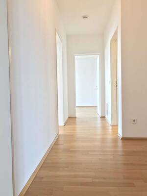 Großzügige 4-Zimmerwohnung mit Balkon und Loggia im Westend – 60323 Frankfurt am Main – Vorschaubild 9
