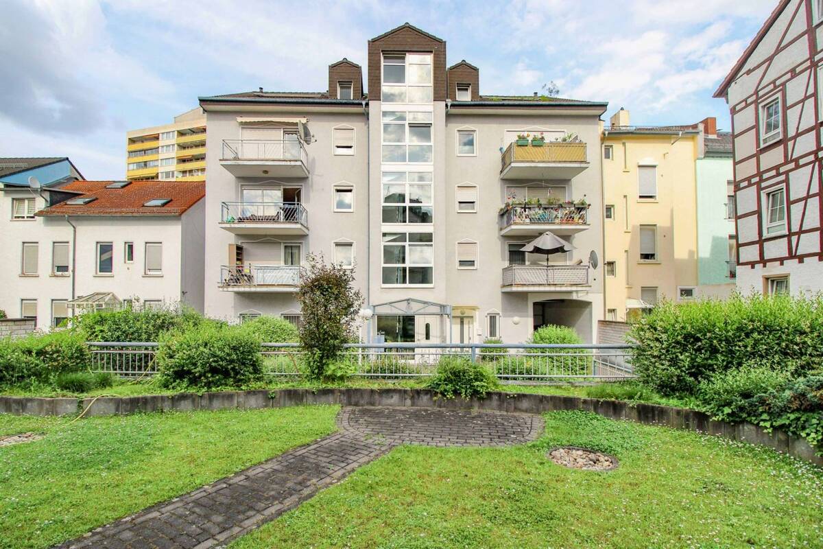 Mitten in der City mit Komfort und kurzen Wegen - charmante ETW mit Balkon & Tiefgarage in Offenbach – 63065 Offenbach am Main – Bild 1 von 7