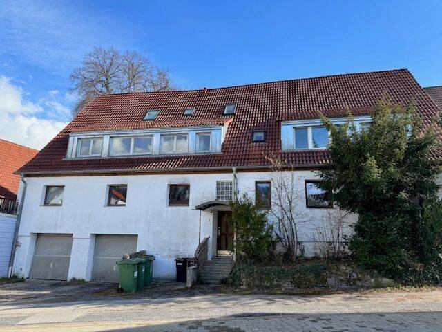 Renditeobjekt: Ruhiges 6-Familienhaus mit 2 Garagen in Burgthann