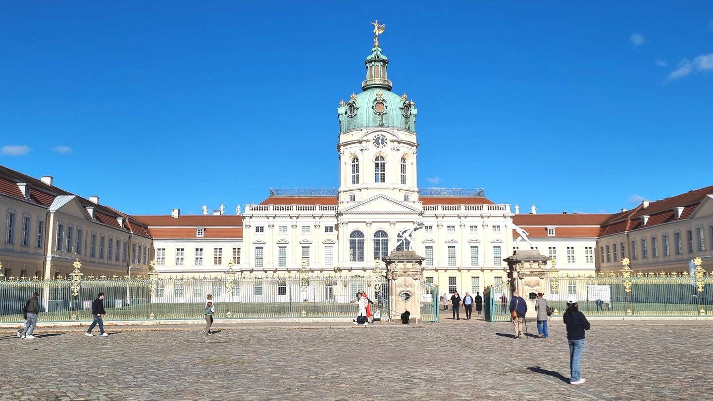 ***Charmante 3-Zimmer-ETW - renovierungsbedürftig - Fahrstuhl - TG-Stellplatz - Berlin-Charlottenburg***