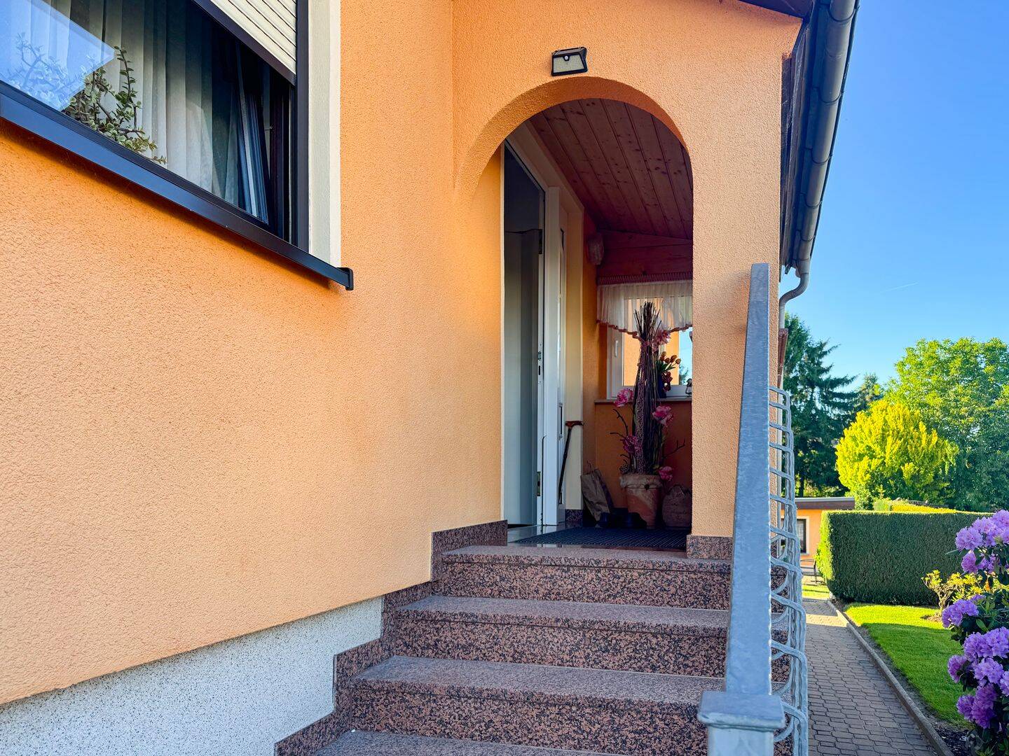 Bezugsfreies Familiendomizil | 2 Bäder | Kameraüberwachung | Brunnen | Garage und Stellplatz – Bennewitz – Vorschaubild 3
