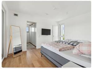 Attraktive 148qm2 Wohnung im 2.OG - hell, großzügige Zimmer. Zentral gelegen nahe Siemens Campus. Barrierefreier Direktzugang mit dem Aufzug – 91058 Erlangen – Vorschaubild 4