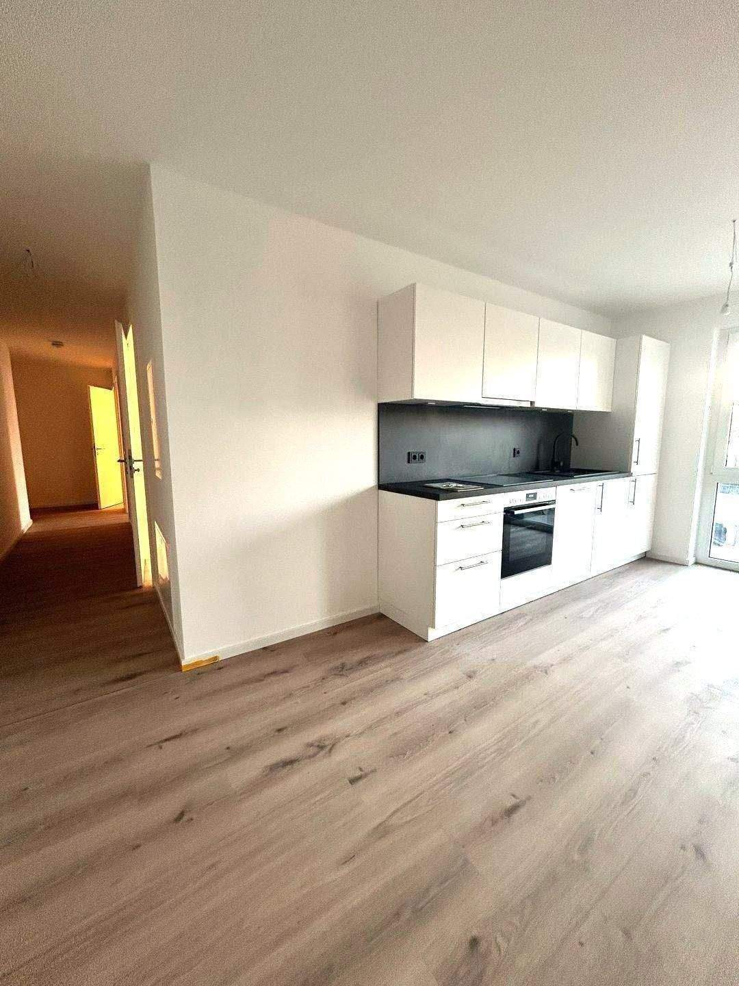Exklusiver Neubau: 2 Zimmer-Wohnung Balkon überdacht | EBK | Abstellraum | TG – Nürnberg – Vorschaubild 2