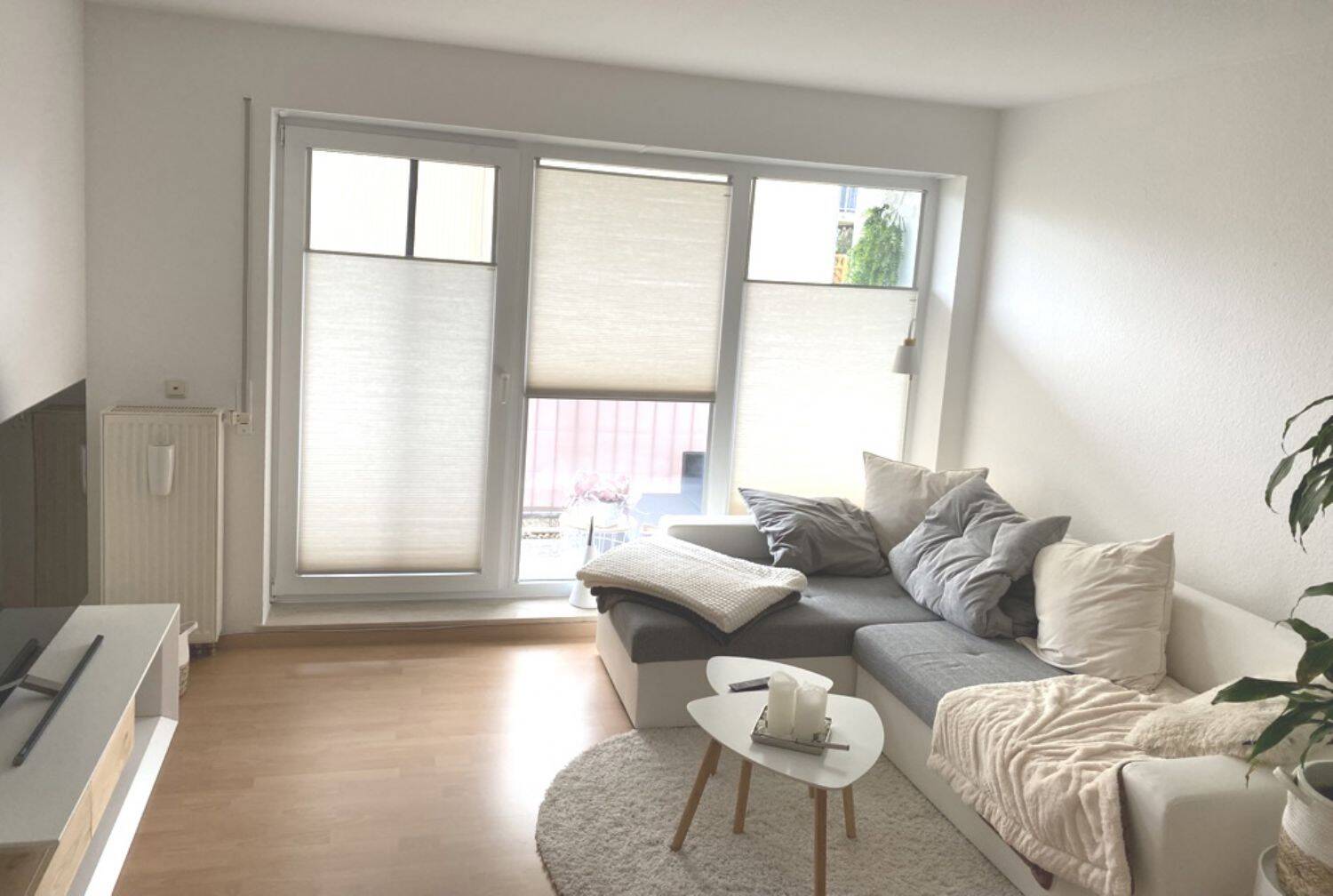 Neuer Preis ! Top 2-Raum-Whn. in ruhiger und grüner Lage + gr. Südterrasse m. Gartennutzung + EBK, inkl. STellplatz im schönen Leipzig-Lindenthal ***