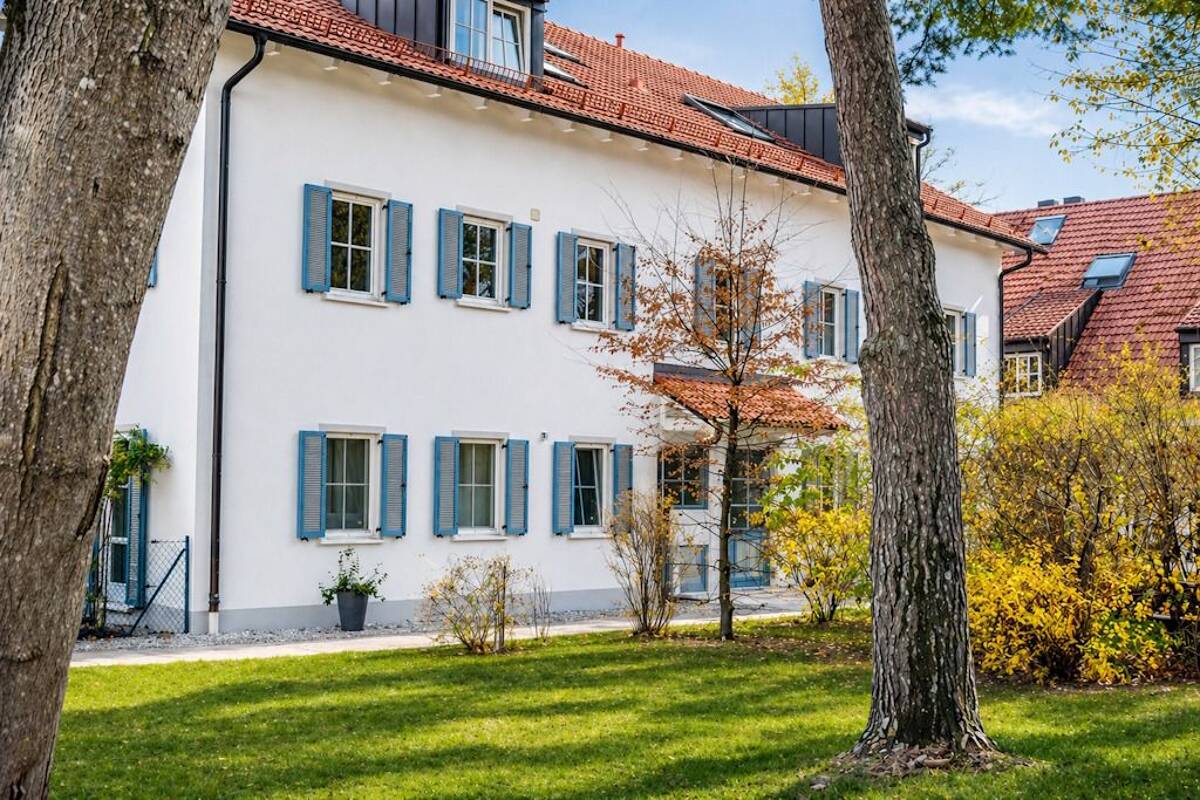 Kreative Dachgeschosswohnung mit Balkon - ruhig und zentral in München-Daglfing – 81929 München – Bild 1 von 9