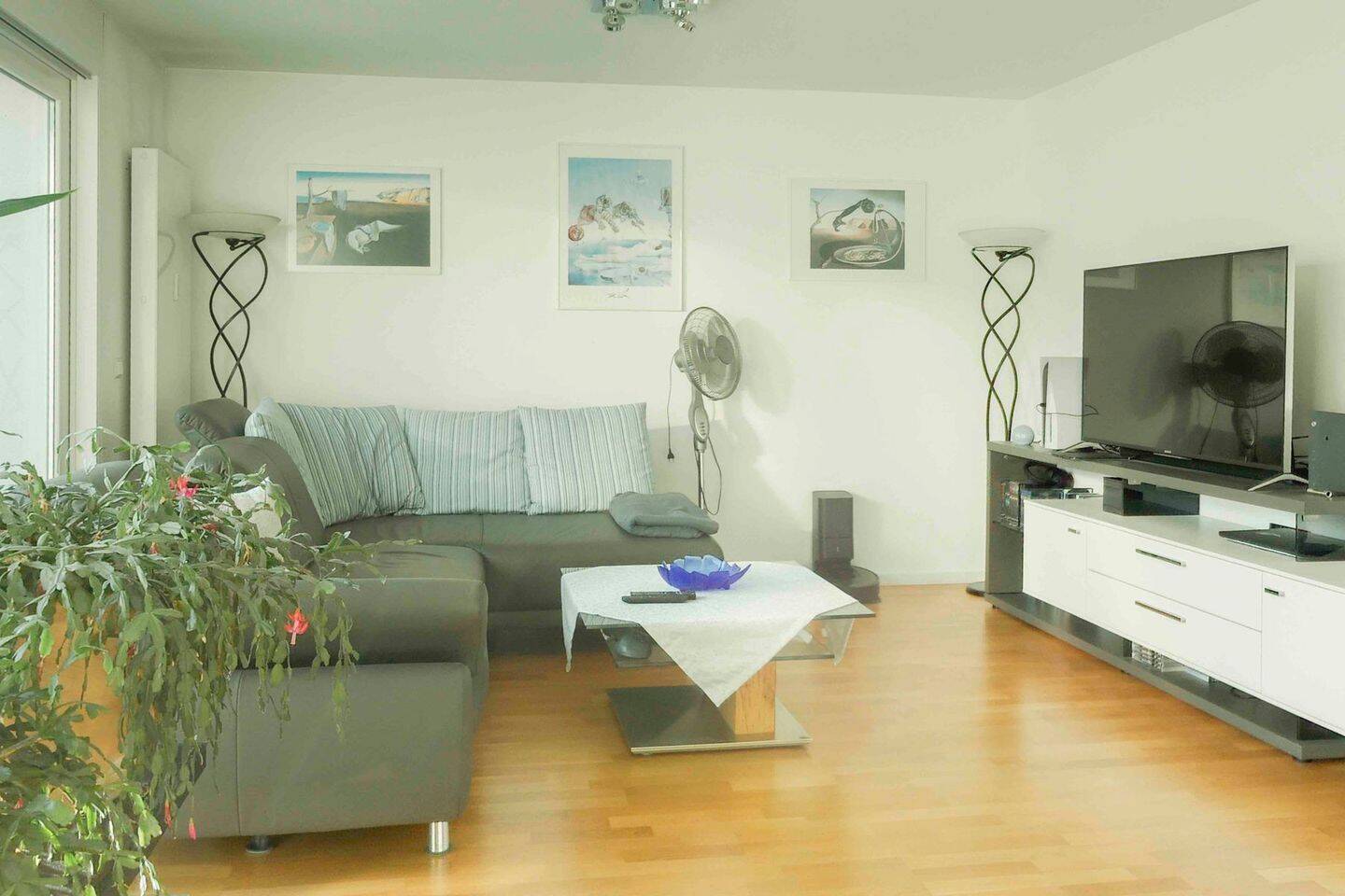 Haus im Haus: Attraktive 3-Zimmer Terrassenwohnung mit Garage, Stellplatz und großer Terrasse – Stuttgart – Vorschaubild 2