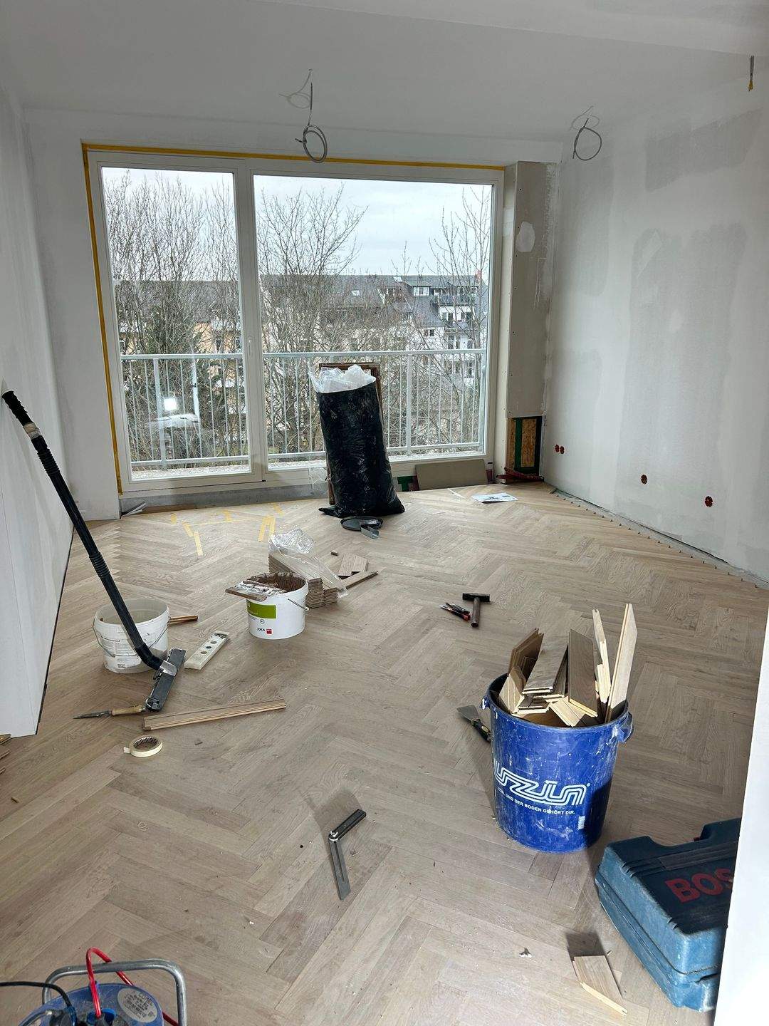 ERSTBEZUG NACH KOMPLETTSANIERUNG +++Hochwertige 3,5-Zimmer- Maisonettewohnung mit Panoramaverglasung+++ – Chemnitz – Vorschaubild 2