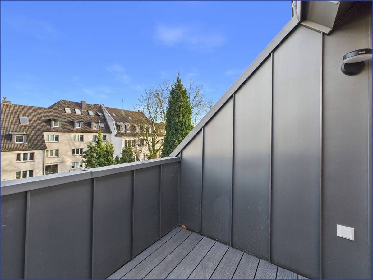 Wohnen im Essener-Norden! Erstbezug nach Kernsanierung - moderne DG-Whg. mit Loggia in Altenessen! – 45329 Essen – Bild 1 von 8