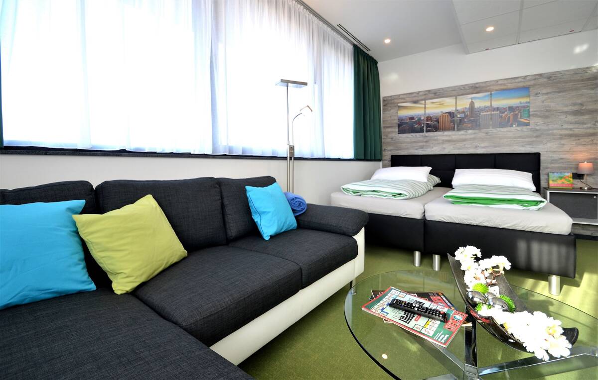 Schönes 1-Zimmer-Penthouse-Apartment mit Ausblick, komplett ausgestattet, Innenstadt Offenbach – 63065 Offenbach am Main – Bild 1 von 9