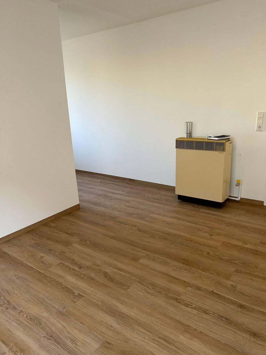 Renovierte 2-Zimmer Wohnung mit neuer EBK und Tageslichtbad in Nürnberg – Nürnberg – Vorschaubild 2
