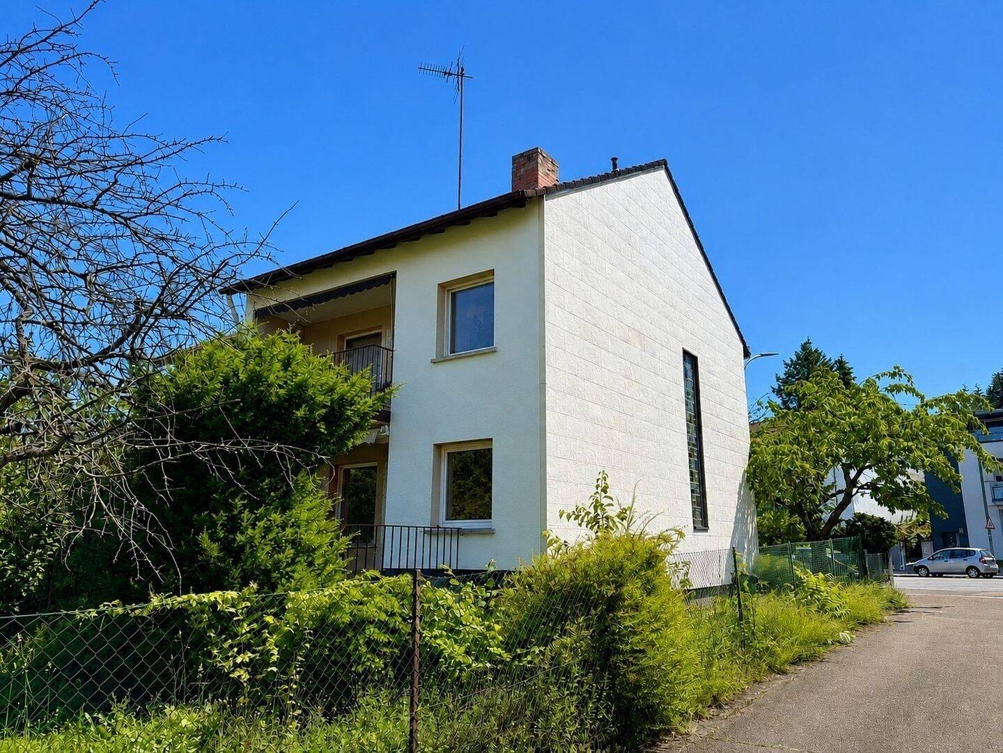 Viel Platz für die Familie! - Sanierungsbedürftiges Reihenendhaus inkl. Garage in OF-Buchhügel! – Offenbach am Main – Vorschaubild 2