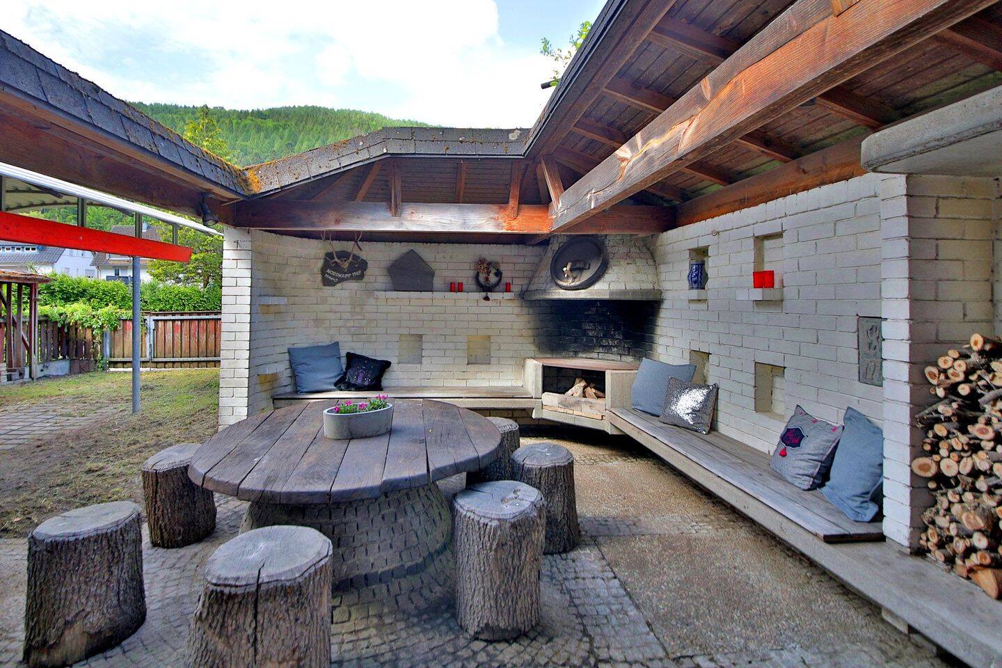 Splitlevel-Architektenhaus im Schwarzwald - mit Carport und stilvoller Grilllounge - Einzugsbereit – Bad Wildbad – Vorschaubild 6