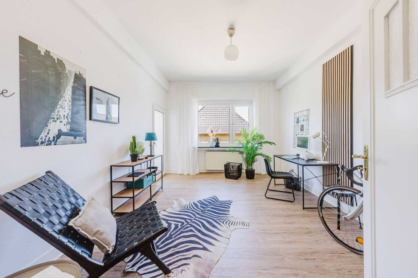 Großzügig wohnen im Kreuzviertel: Altbau-Charme mit 3-4 Schlafzimmern und Parkplatzmöglichkeit – Dortmund – Vorschaubild 4