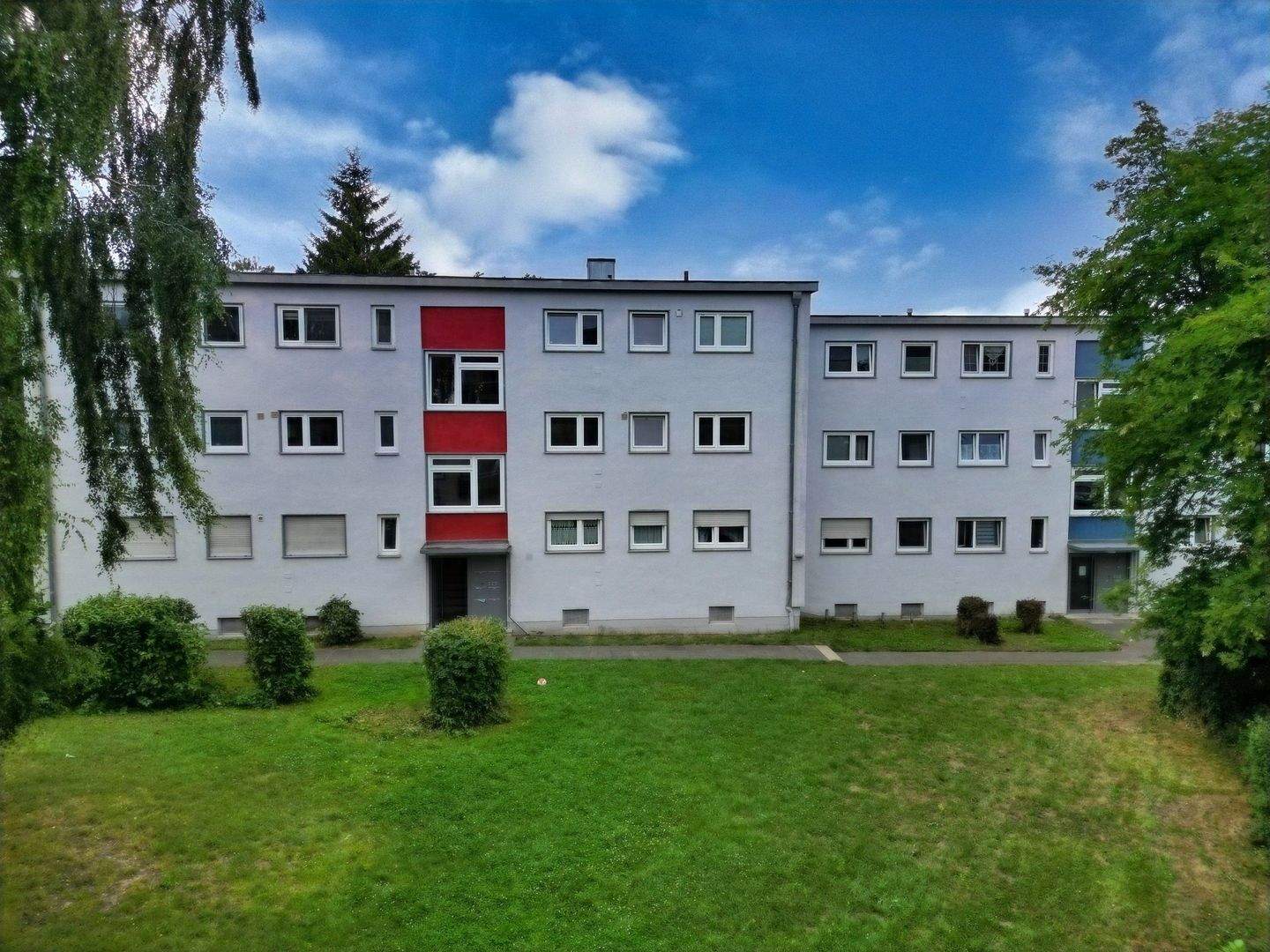 Attraktives 12-Parteien-Mehrfamilienhaus - vollvermietet, modernisiert & nachhaltig beheizt! – Wolfhagen – Vorschaubild 2