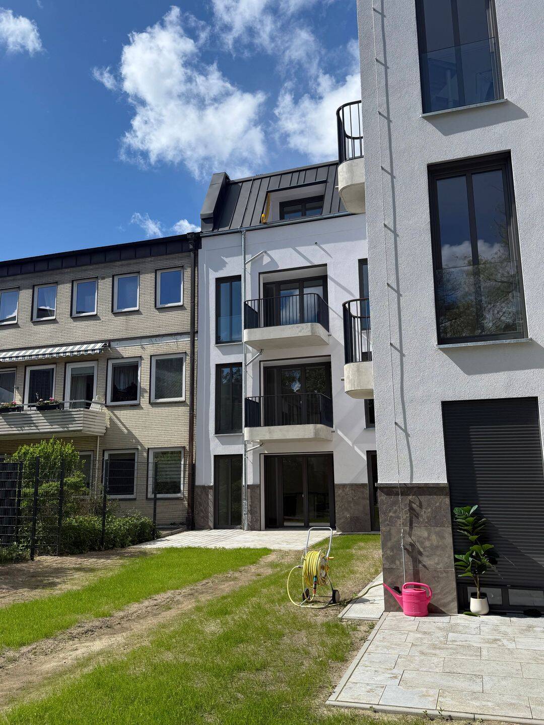 2 Zi. Garten u. Terrasse, Fußbodenhzg., begehbare Ankleide, Parkett, Gäste WC & Tiefgarage