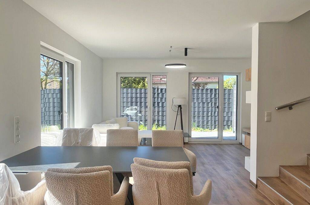 Neubau: Möbliertes Stadthaus in begehrter Lage von Meiendorf - 4WE verfügbar – Hamburg – Vorschaubild 2
