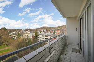 Lichtdurchflutete 4-Zimmer-Eigentumswohnung mit zwei Balkonen und Tiefgaragenstellplatz