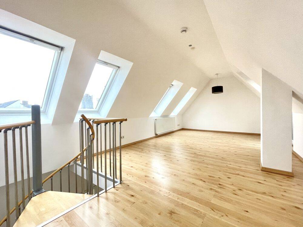 Modernes Wohnen über den Dächern der Oststadt - stilvolle Maisonette mit besonderem Charme!