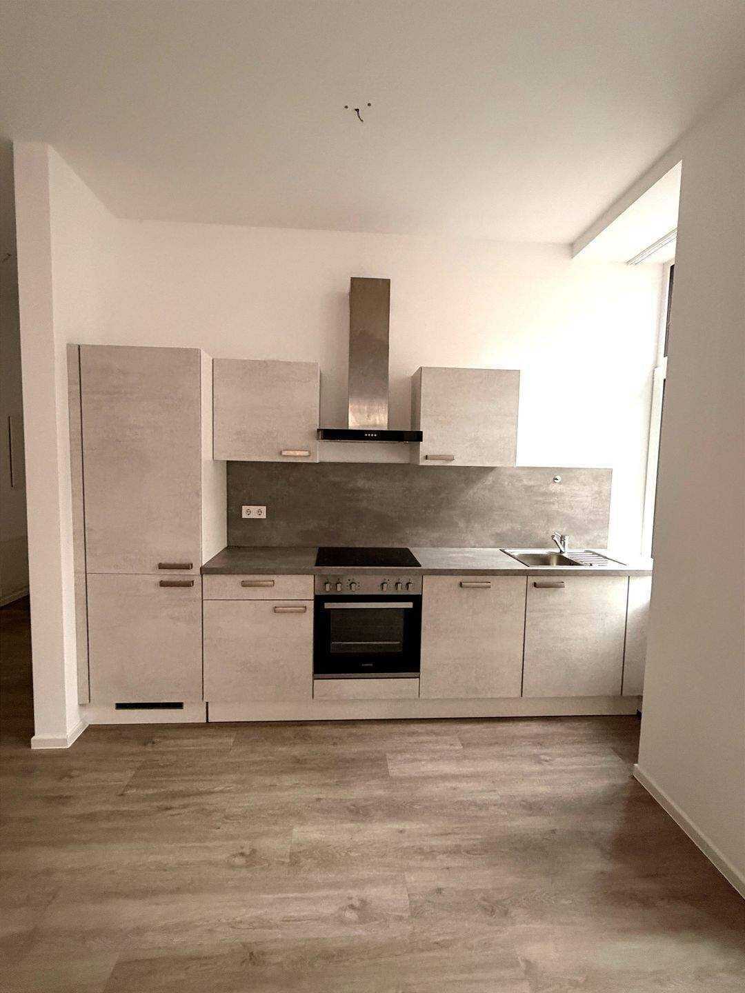 Frei ab sofort / 1. Obergeschoss / 2-Zimmer-Wohnung mit Einbauküche / Aufzug / Fußbodenheizung / ohne Balkon – Trier – Vorschaubild 2