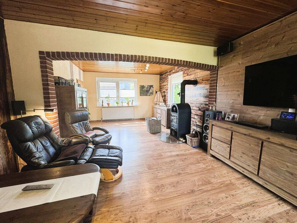 Modernisiertes Wohlfühlhaus mit Garten, Garage, Doppelcarport und Werkstatt in ruhiger Warftenlage – Hinte – Vorschaubild 5