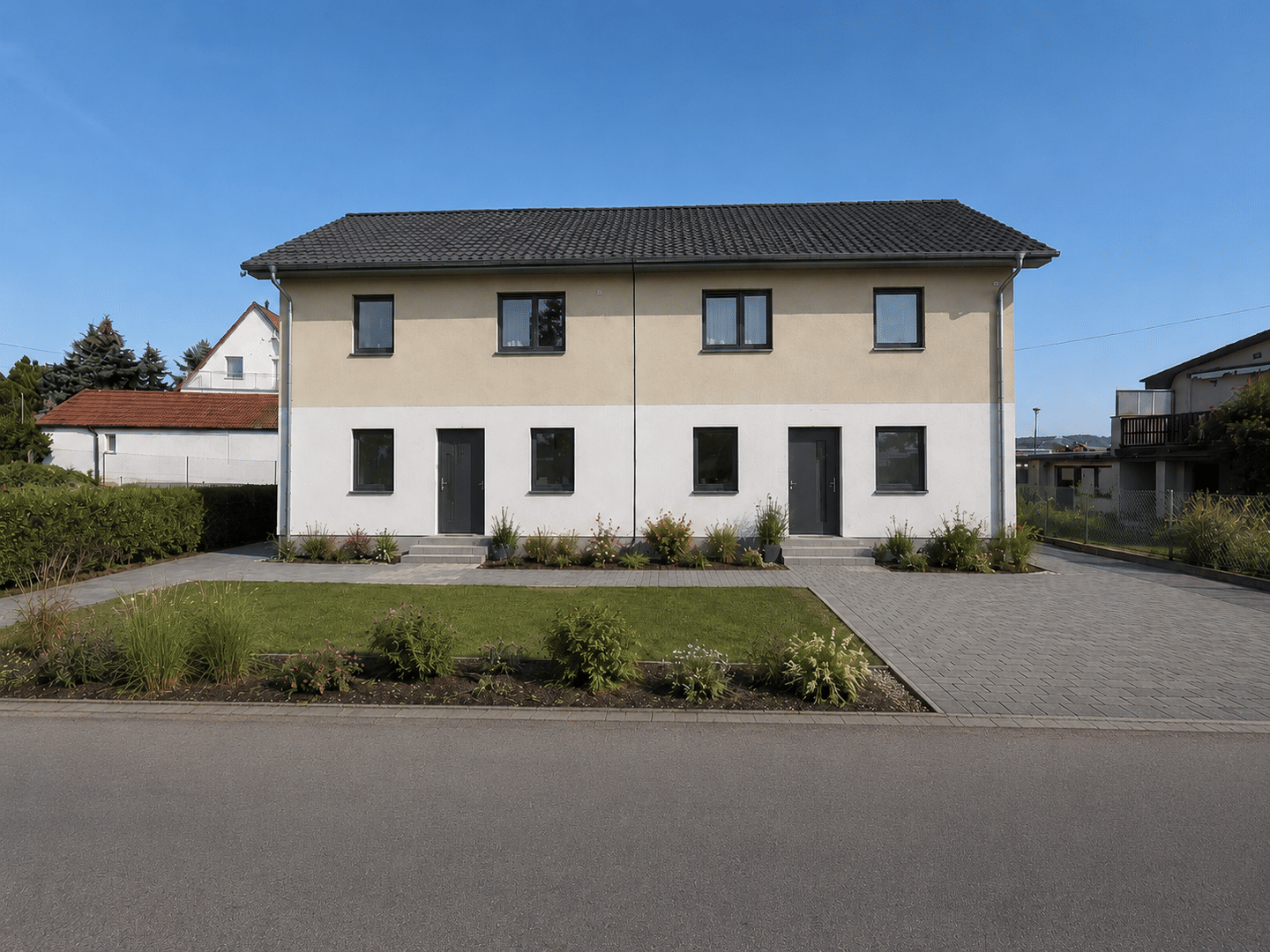Moderne Doppelhaushälfte mit hochwertigem Wohnkomfort – energieeffizient, familienfreundlich und bezugsnah