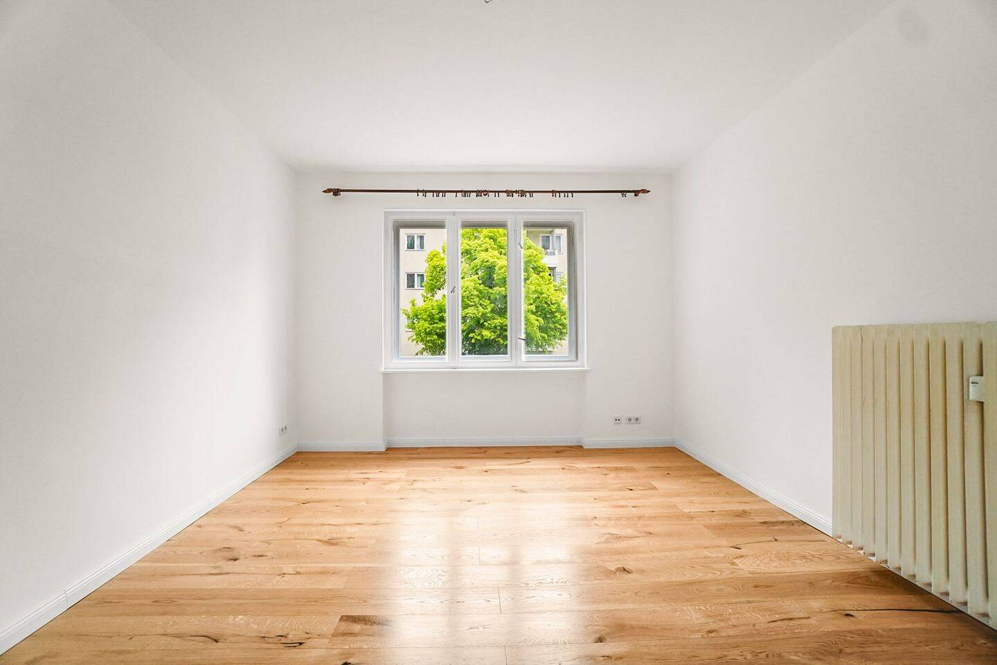 Stilvolle 4-Zimmer-Wohnung mit Charme und vielseitigem Wohnkonzept in Charlottenburg – Berlin – Vorschaubild 2