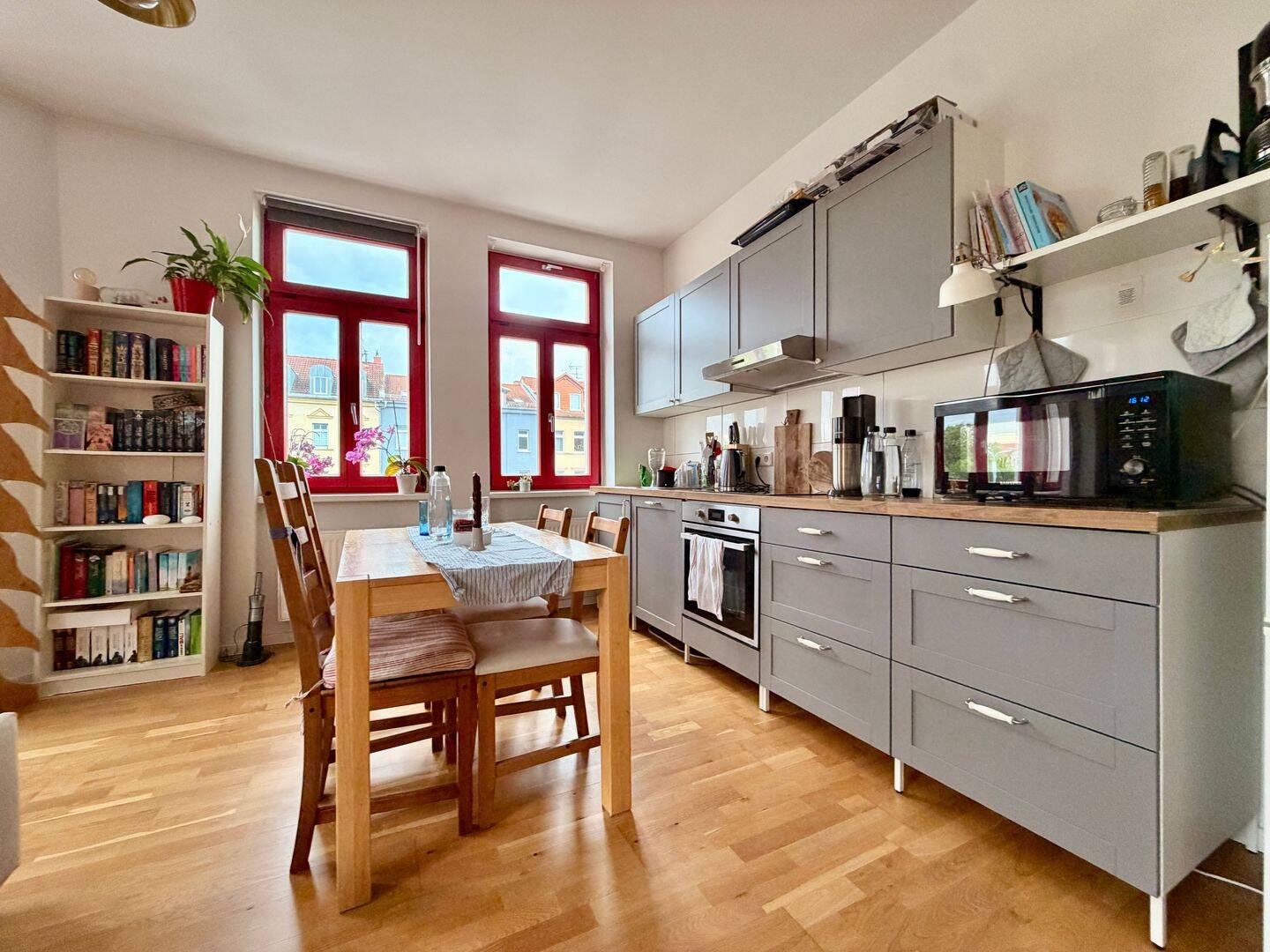 Geräumige 3-Raum-Wohnung mit Tageslichtbad – Erfurt – Vorschaubild 2