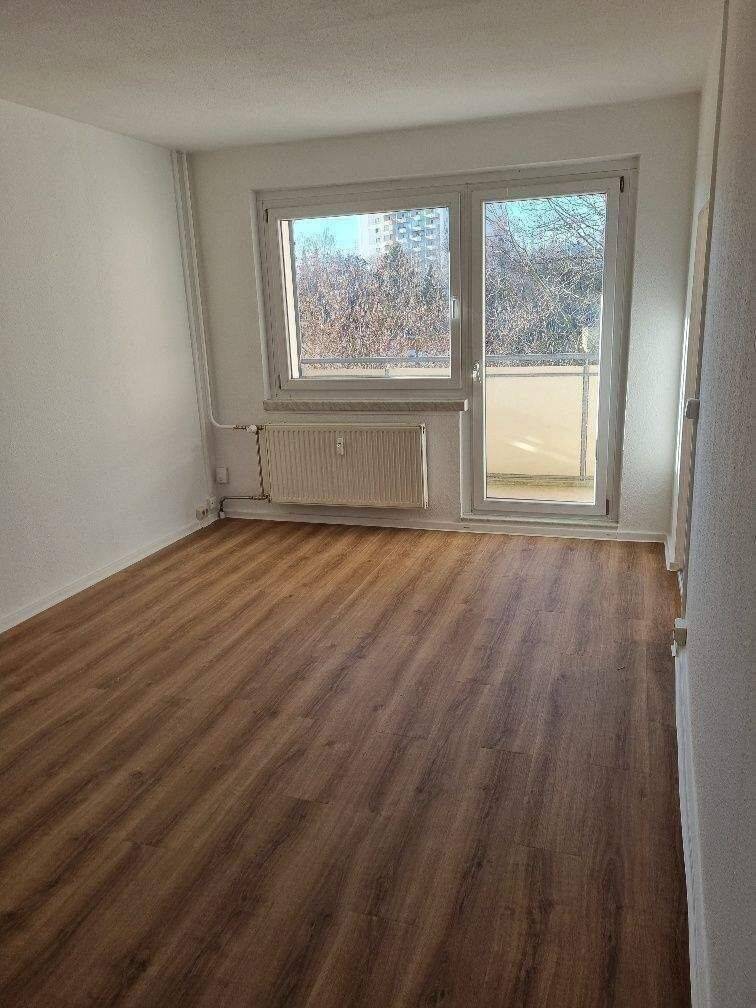 Große 4 Raumwohnung mit 2 Bädern und 2 Balkonen zum Wohlfühlen – Chemnitz – Vorschaubild 2