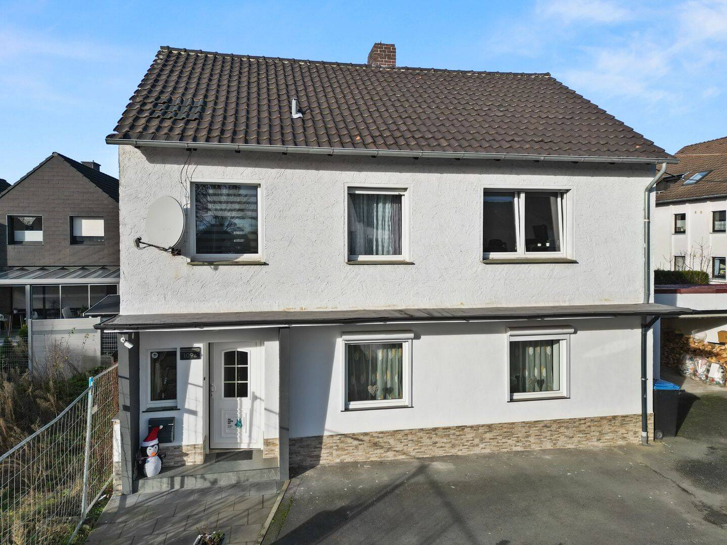 Gepflegtes Einfamilienhaus mit Terrasse, Balkon und Garage in Bad Lippspringe