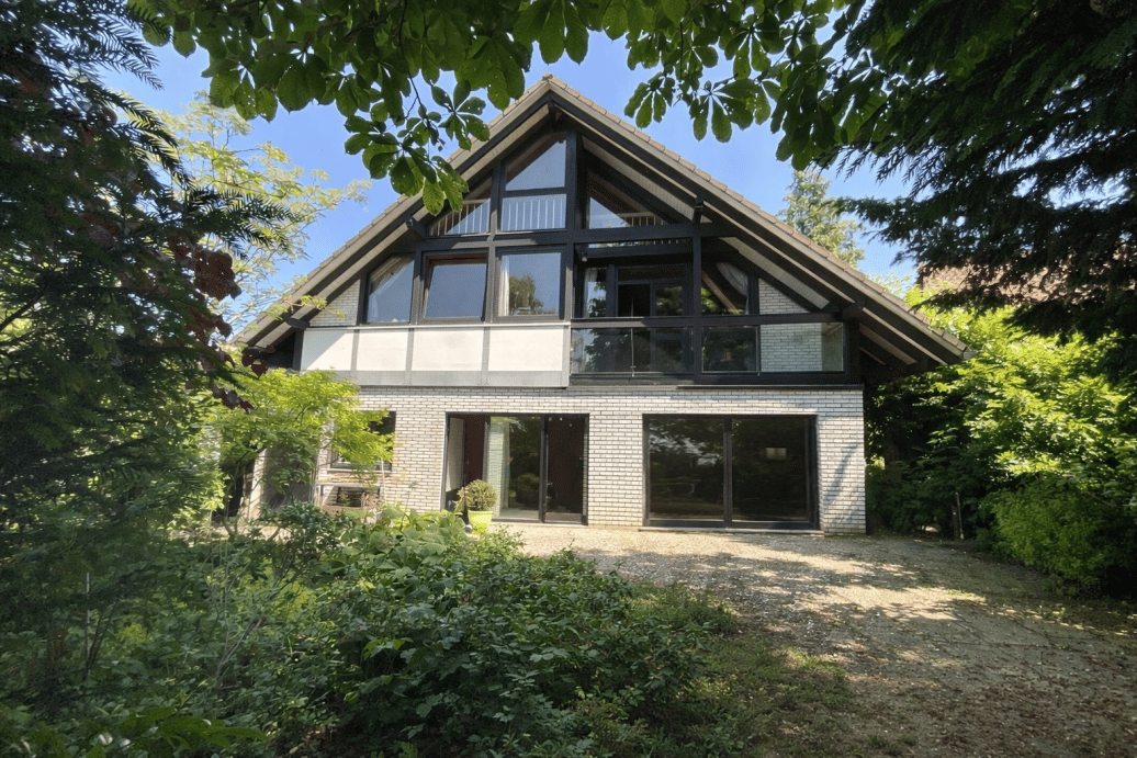 Großzügiges Architektenhaus am Waldrand mit professionell angelegtem Garten - Heuerßen – Heuerßen – Bild 1 von 9