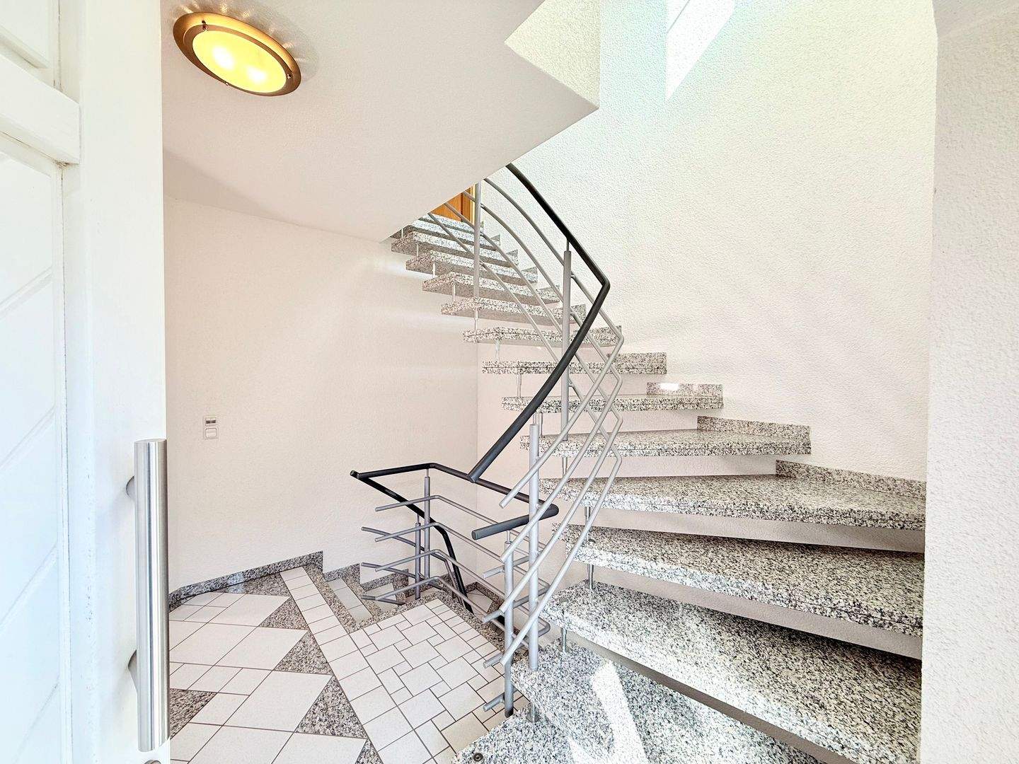 Großes Haus, großes Grundstück: 205 m² Wohnfläche auf über 2.500 m² Land – Merzig – Vorschaubild 2